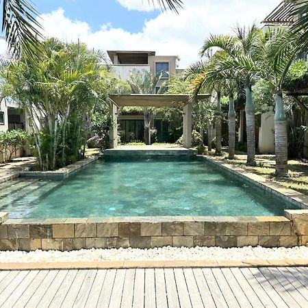 Stunning 3-Bedroom Apartment With Private Rooftop Terrace & Gorgeous Pool Flic en Flac Bagian luar foto