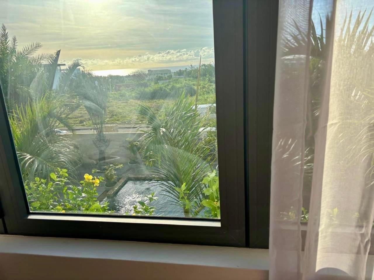 Stunning 3-Bedroom Apartment With Private Rooftop Terrace & Gorgeous Pool Flic en Flac Bagian luar foto