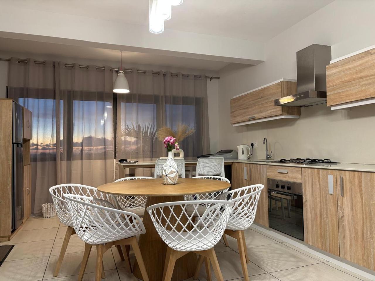 Stunning 3-Bedroom Apartment With Private Rooftop Terrace & Gorgeous Pool Flic en Flac Bagian luar foto
